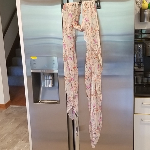 💕MONSERAT DE LUCCA💕 100% Viscose Floral Scarf